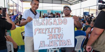 Prefeito David Almeida realiza sonho histórico e entrega ginásio poliesportivo Menino Theylor no Mauazinho