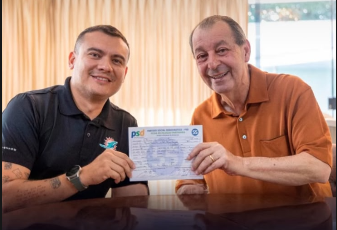 Prefeito Otávio Farias oficializa filiação ao PSD com apoio do senador Omar Aziz